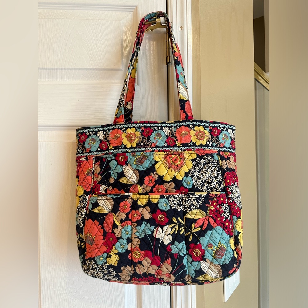 Preowned Vera Bradley tote, in happy snail pattern.